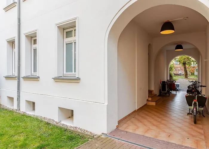 Studio In Einem Ruhigen Garten, In Der Mitte